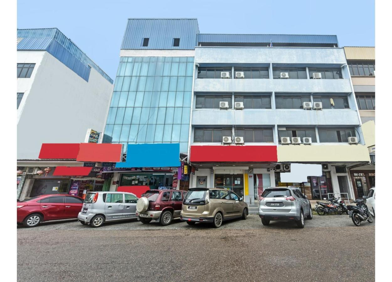 Oyo 90544 M&H Hotel Pengerang Exterior foto